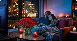 Val26_Couple_Couch_TVNight_Roses 1